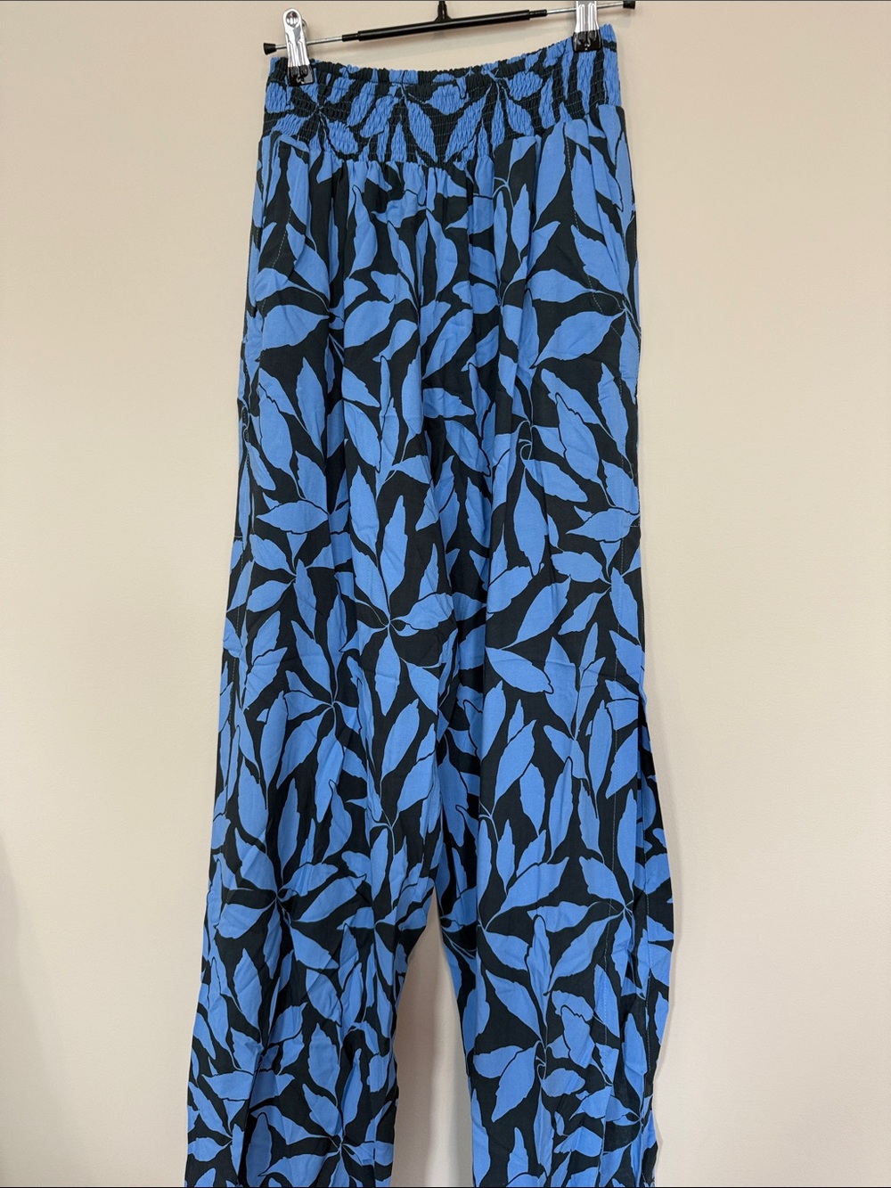 Wide Leg Leaf-Print Pants in Blue and Black